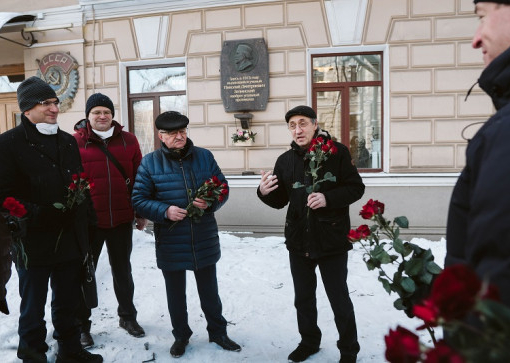 Увлечённому химической наукой